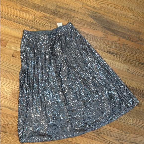 NEW Elegant Silver Sequin Skirt size 12 - Picture 3 of 6